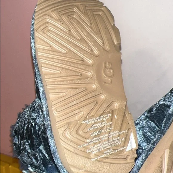 Infant uggs - Picture 2 of 2